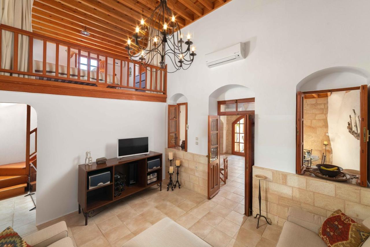 Villa Valasia Lindos With Acropolis View Екстериор снимка